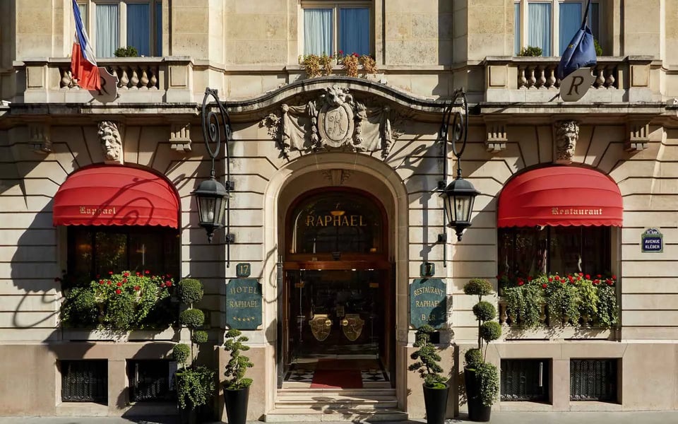 Hotel Raphaël, how it began