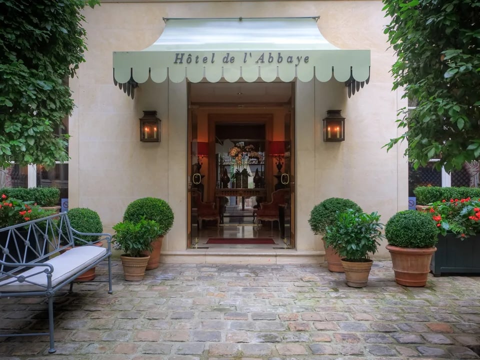 Hôtel de l'Abbaye Saint-Germain, how it began