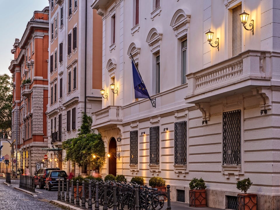Hotel Locarno, how it began