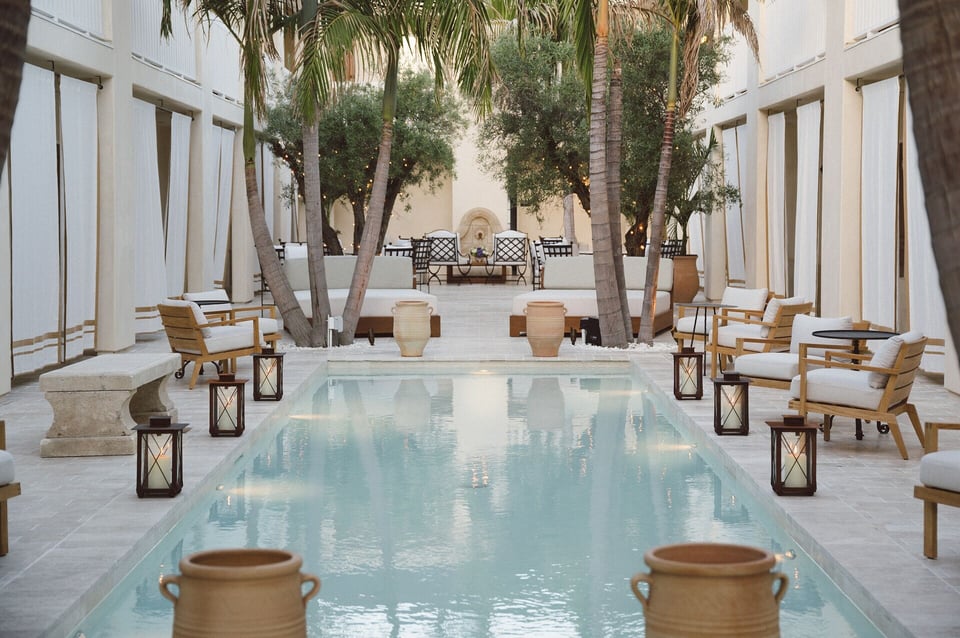 Cara Hotel