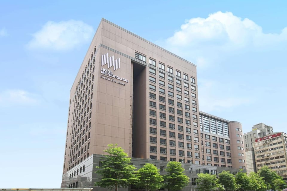 Hotel Metropolitan Premier, how it began