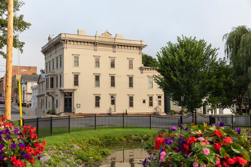 Stewart House Hotel & 1883 Tavern