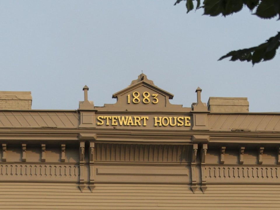 Stewart House Hotel & 1883 Tavern