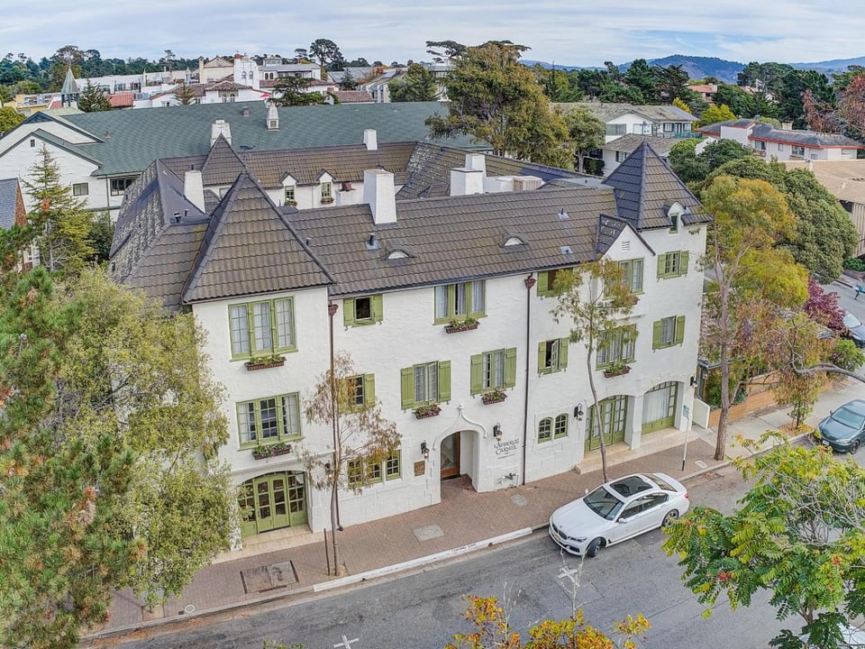 L'Auberge Carmel, how it began