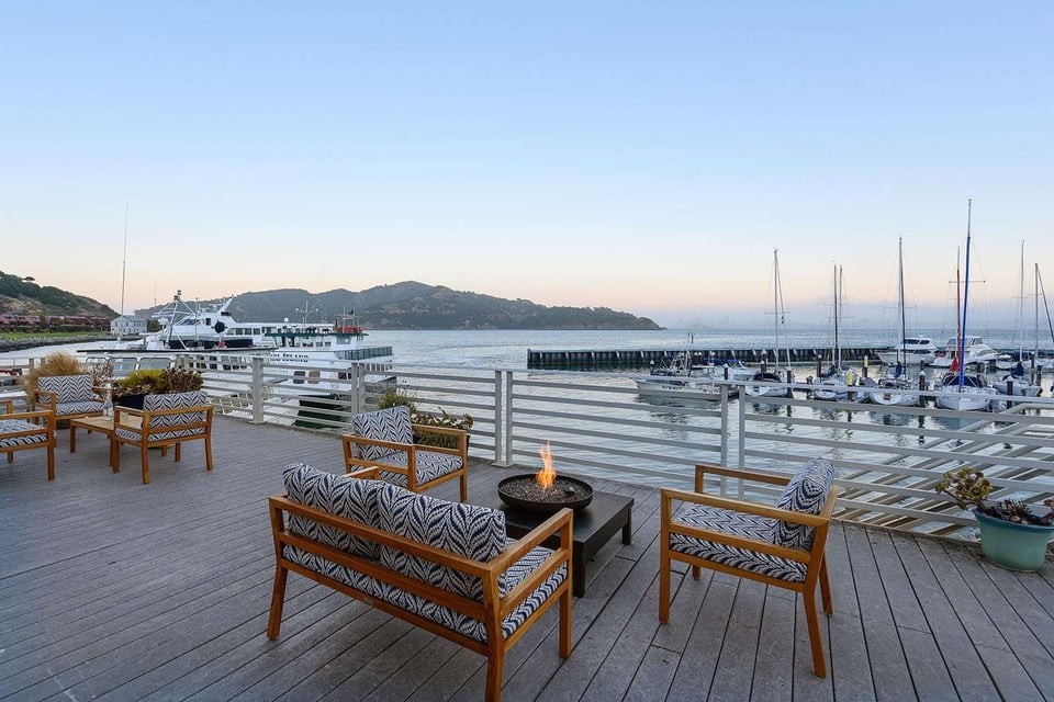 Waters Edge Hotel
