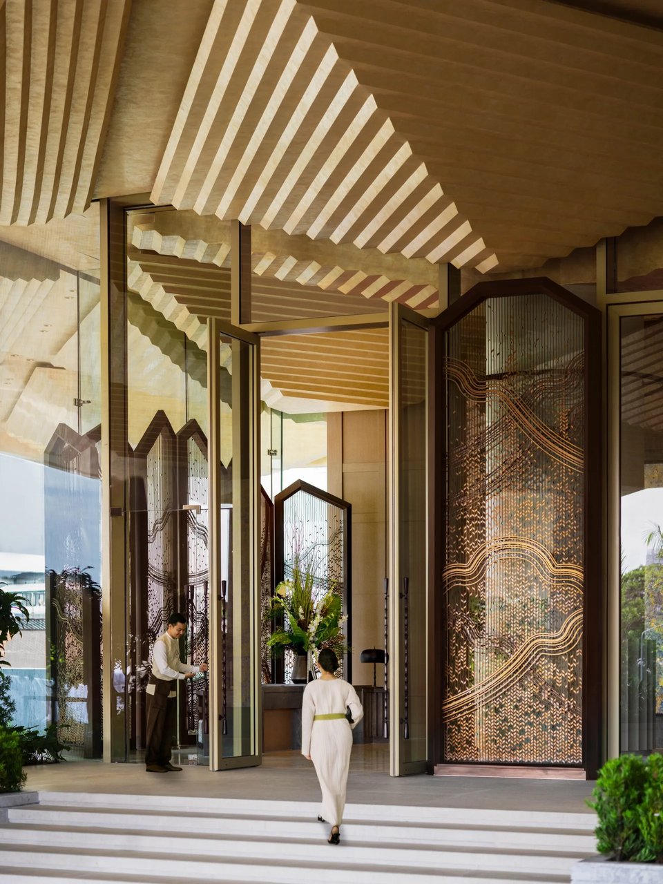 Dusit Thani Bangkok Hotel, how it began