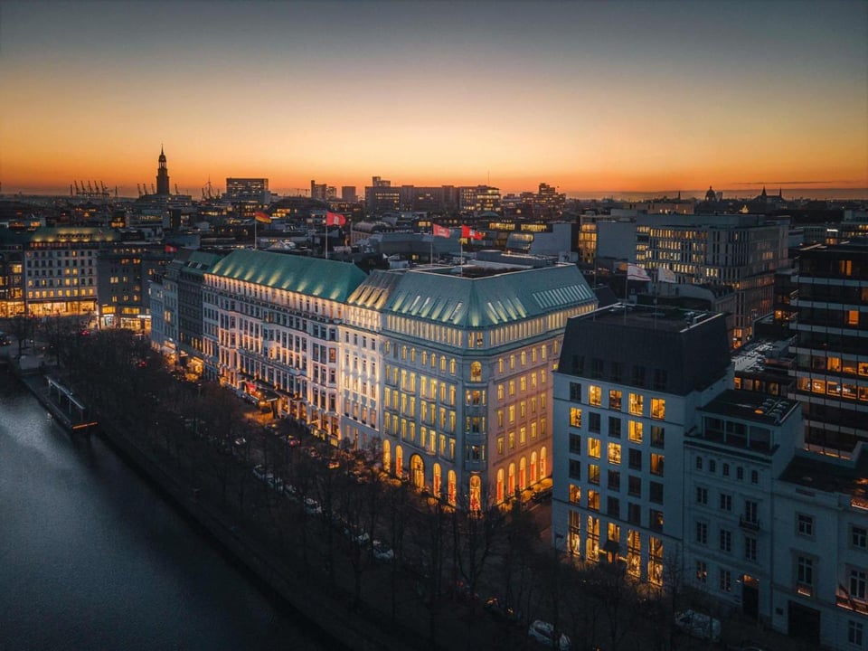Fairmont Hotel Vier Jahreszeiten, how it began