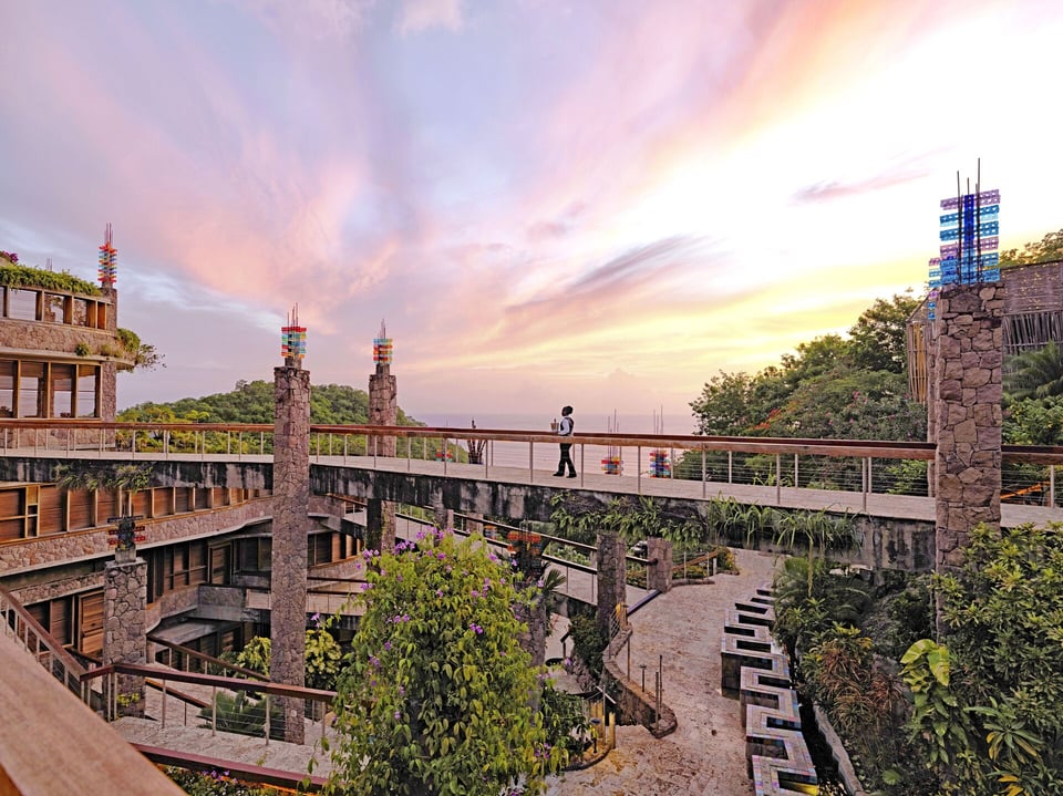 Jade Mountain Resort