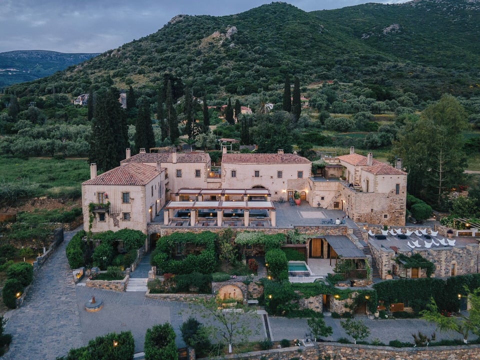 Kinsterna Hotel, how it began