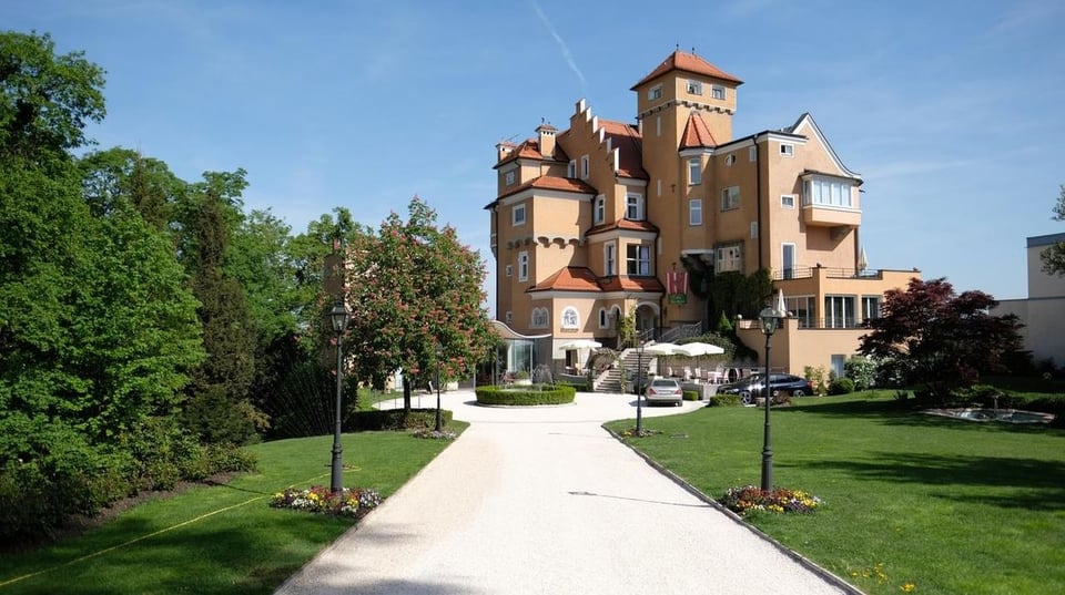 Hotel Schloss Mönchstein, how it began