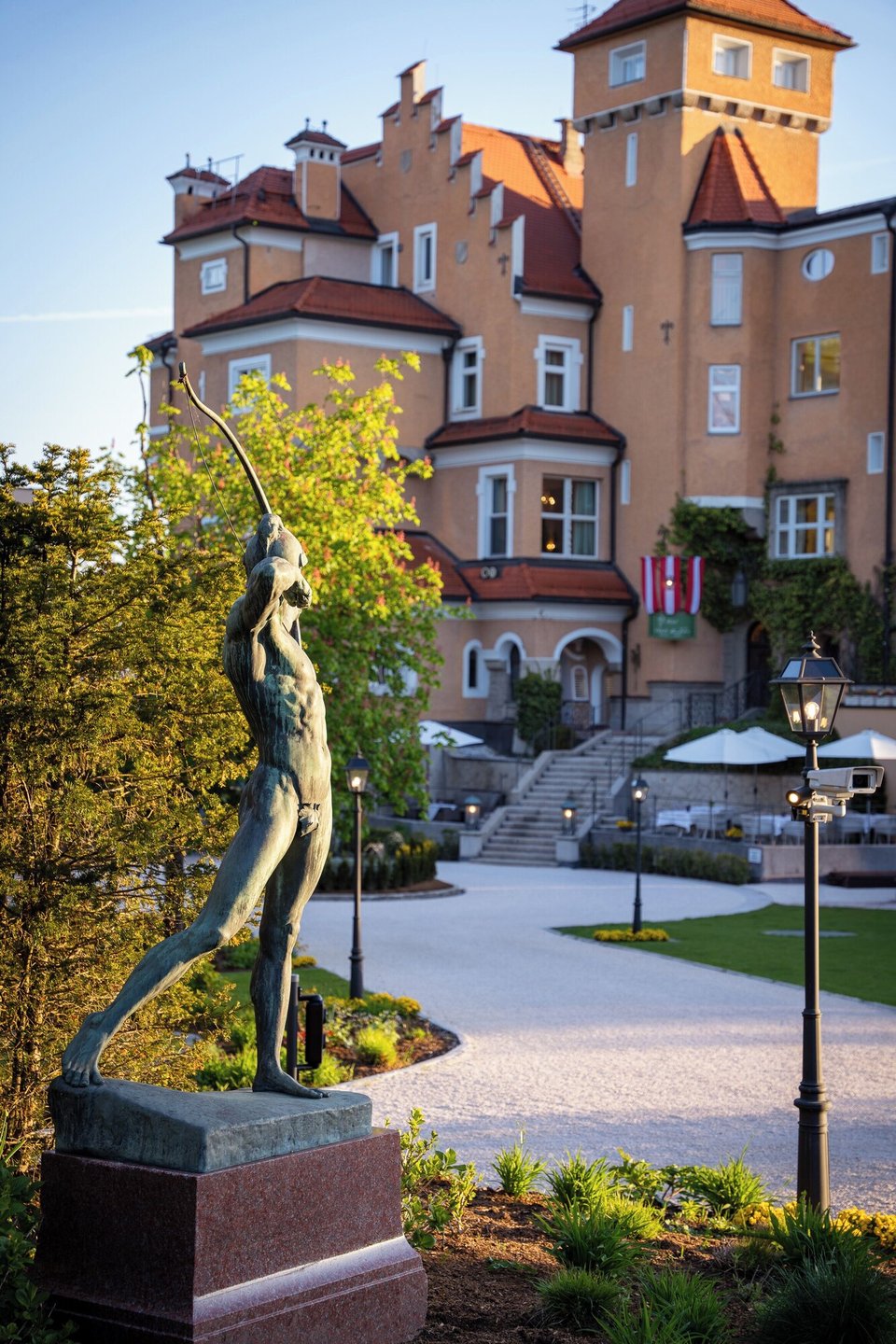 Hotel Schloss Mönchstein, how it began