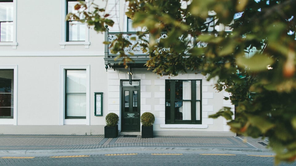 Eichardt's Private Hotel, how it began