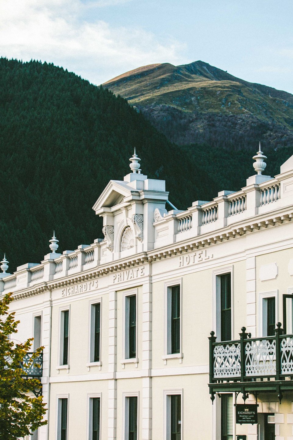 Eichardt's Private Hotel, how it began