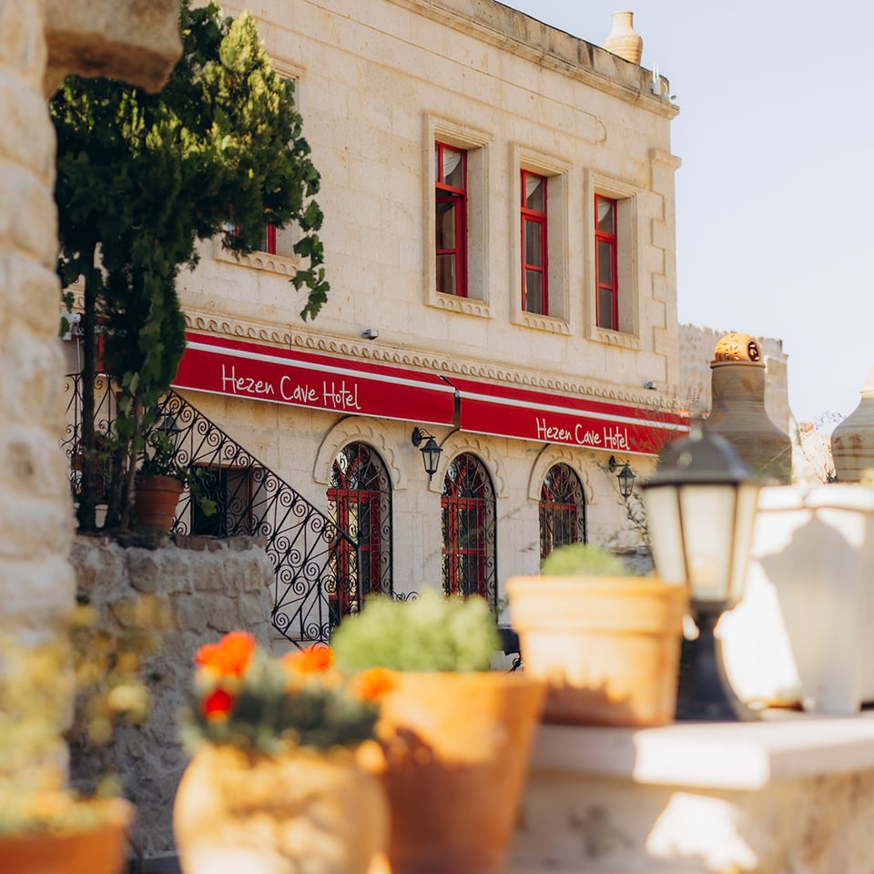 Hezen Cave Hotel, how it began