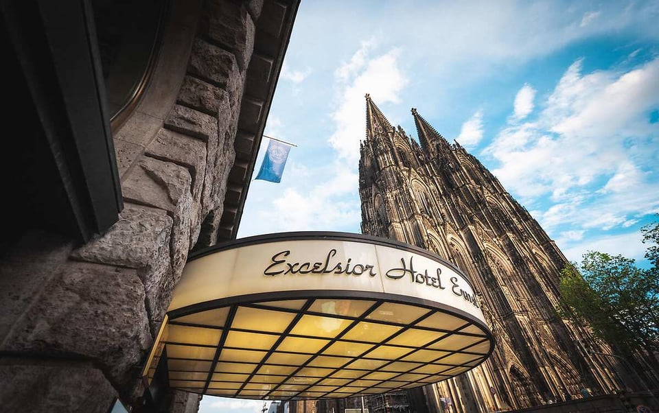 Excelsior Hotel Ernst, how it began
