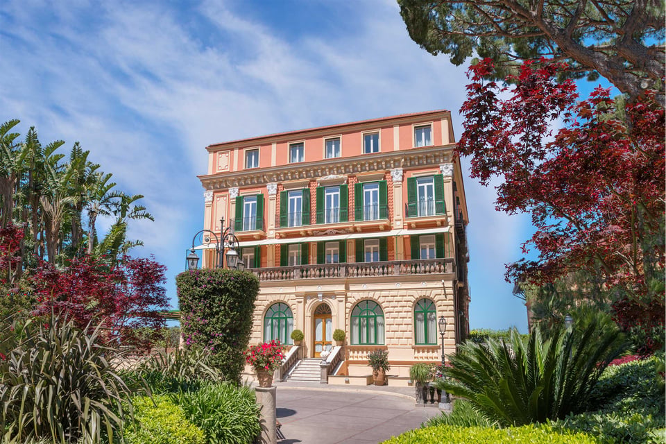 Grand Hotel Excelsior Vittoria, how it began