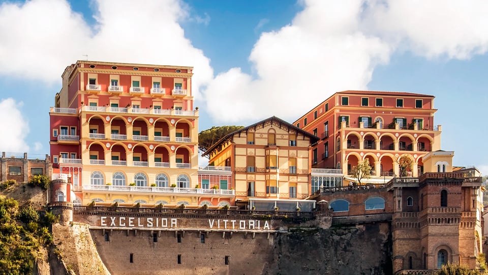 Grand Hotel Excelsior Vittoria, how it began