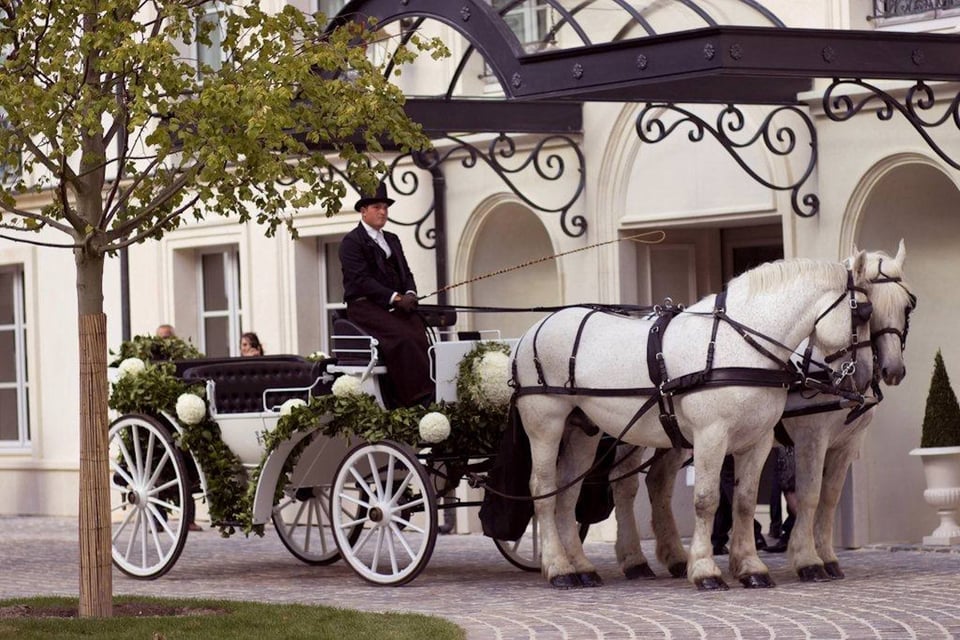 Auberge du Jeu de Paume, how it began