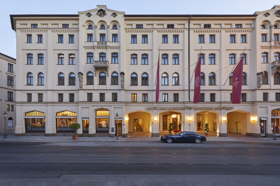 Hotel Vier Jahreszeiten Kempinski München, how it began