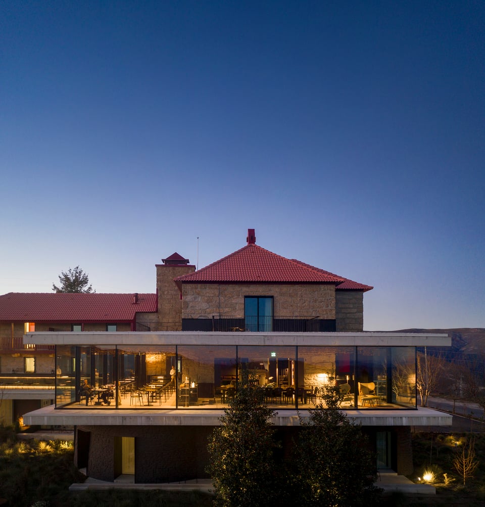 Casa de São Lourenço / Burel Panorama Hotel