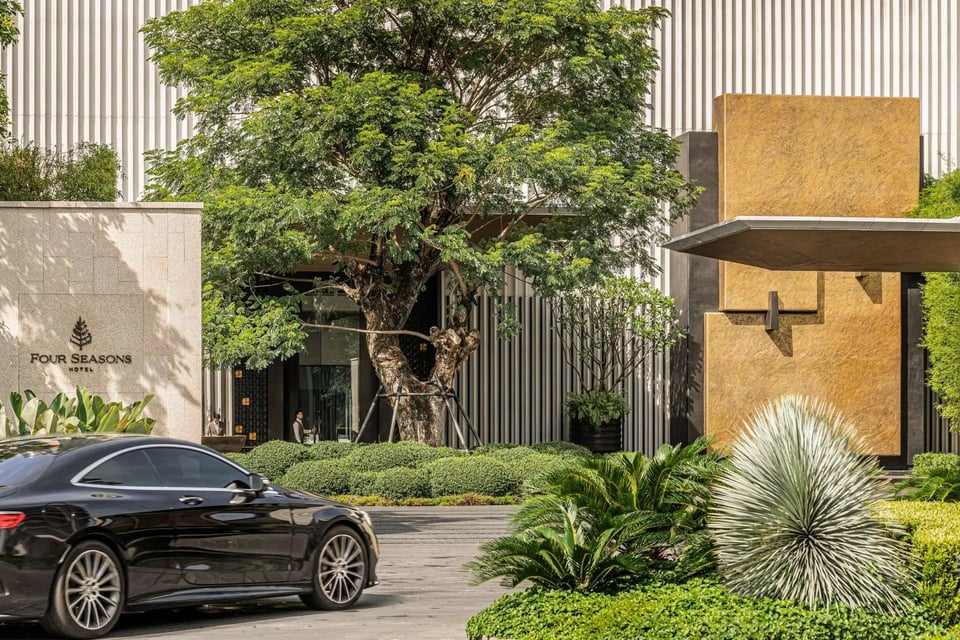 Four Seasons Hotel Bangkok at Chao Phraya River, how it began