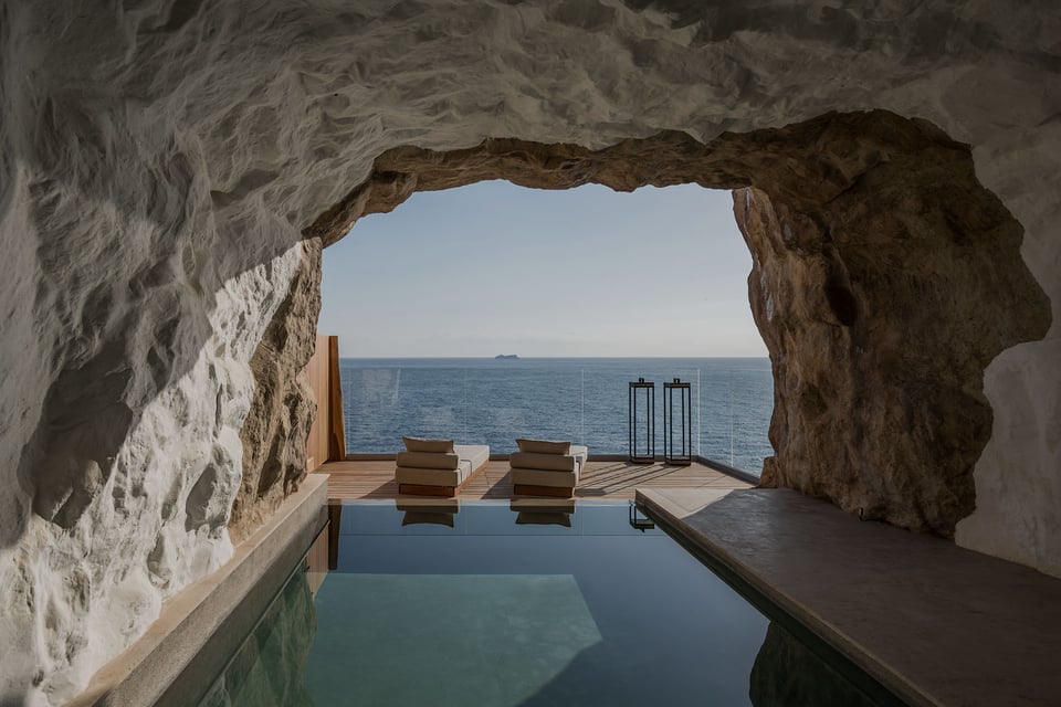 Acro Suites