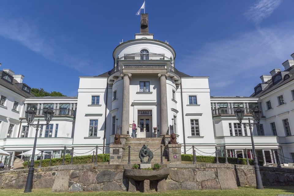 Schlosshotel Burg Schlitz, how it began