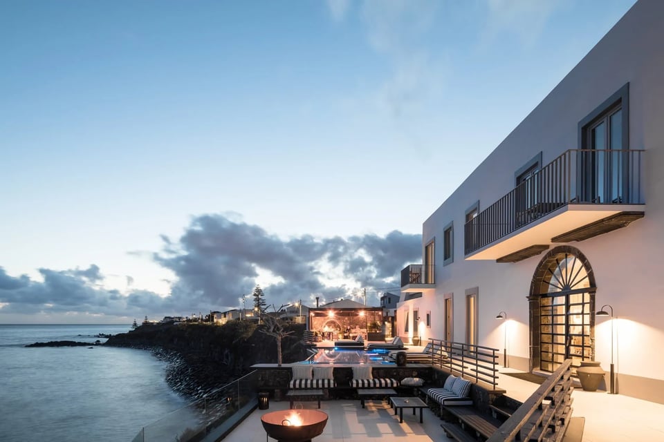 White Exclusive Suites & Villas