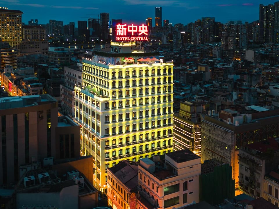 Hotel Central, how it began