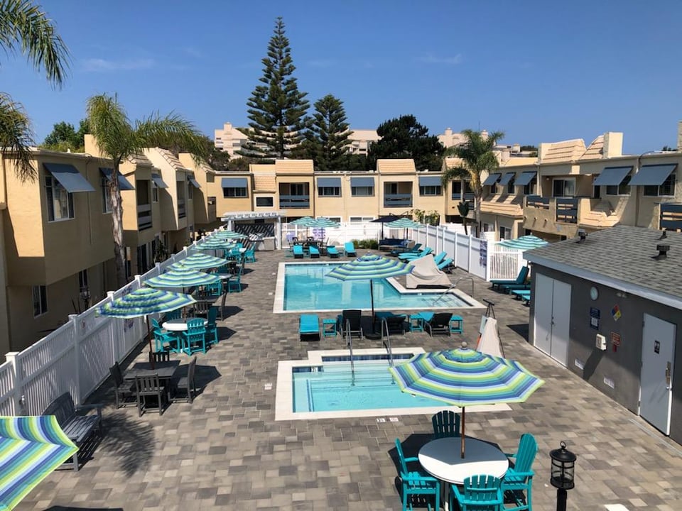 Sand Pebbles Resort