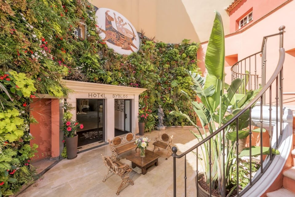 Hôtel Byblos, how it began