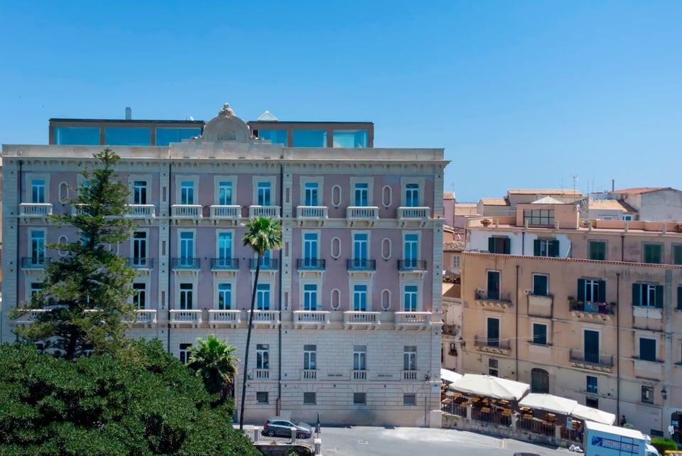 Grand Hotel Des Ètrangers, how it began