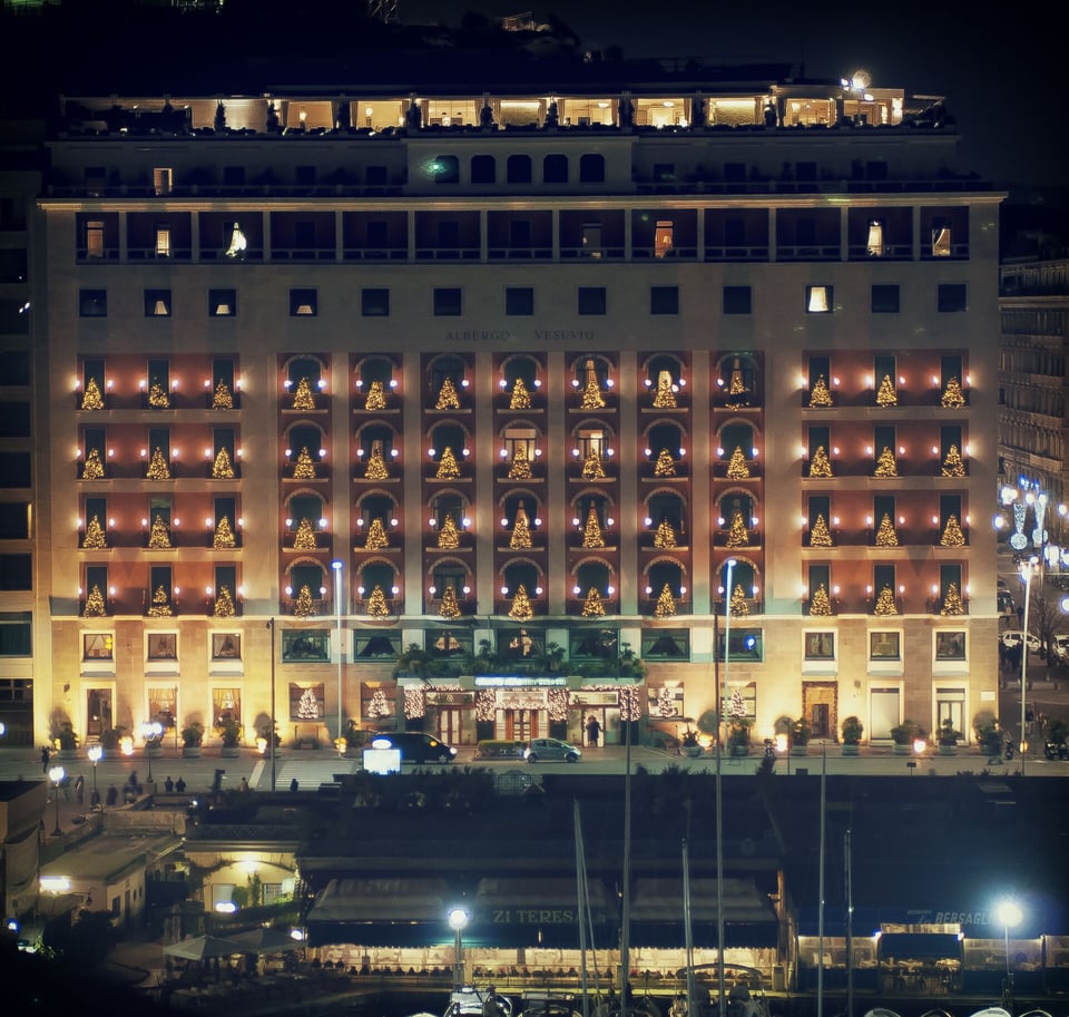 Grand Hotel Vesuvio, how it began