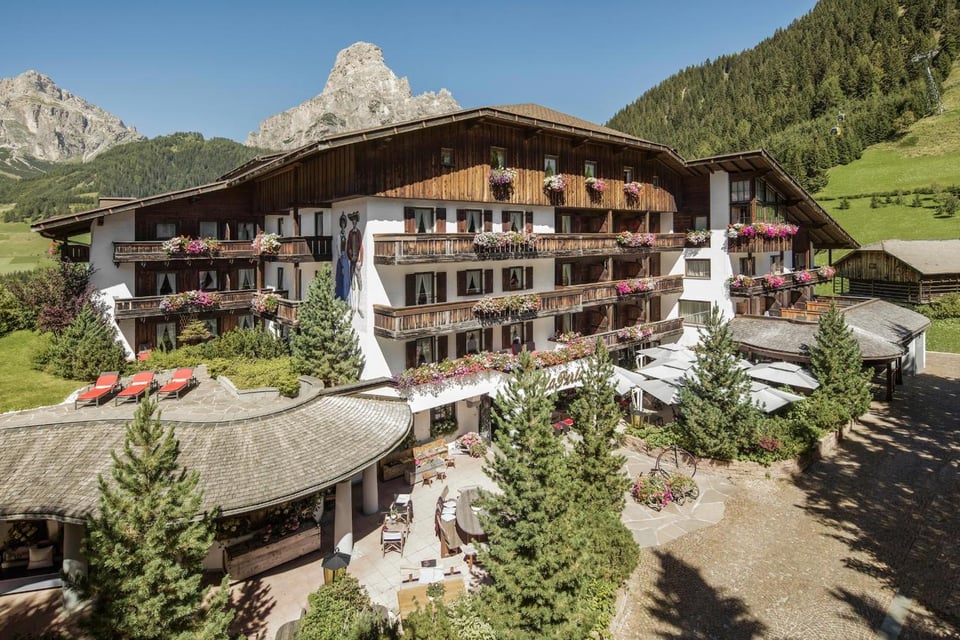 Hotel La Perla, how it began
