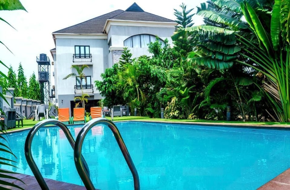 Begonia Hotel