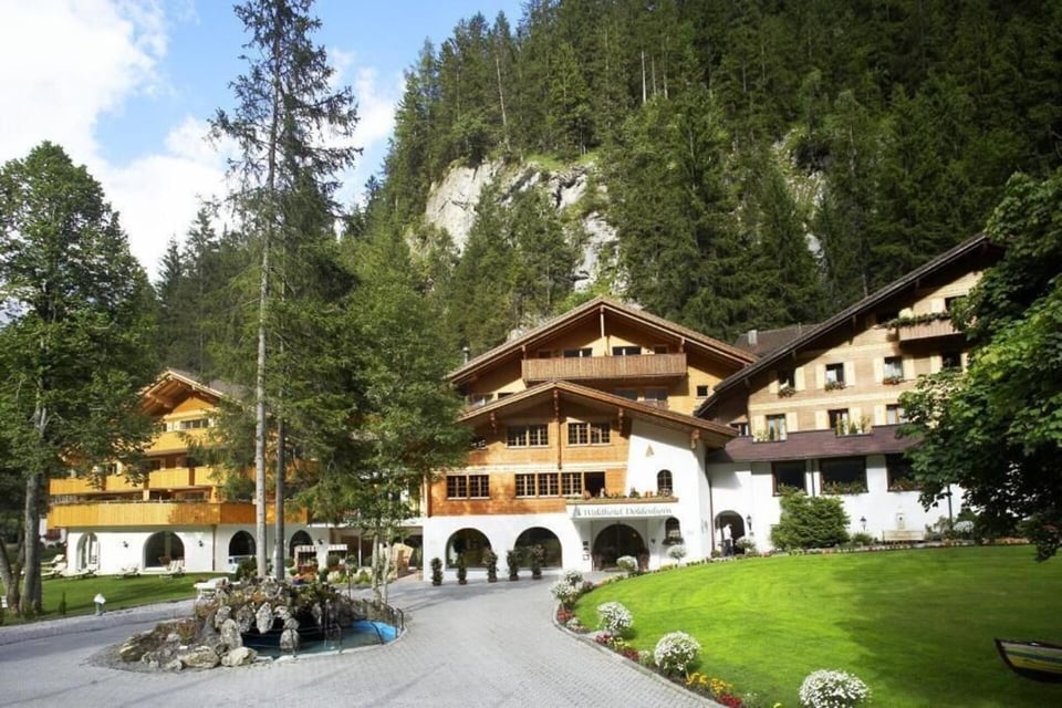 Waldhotel Doldenhorn, how it began