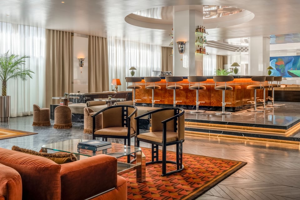 The Dean Munich, Autograph Collection