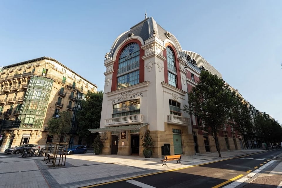 Hotel Palacio Bellas Artes San Sebastián, Curio Collection by Hilton, how it began