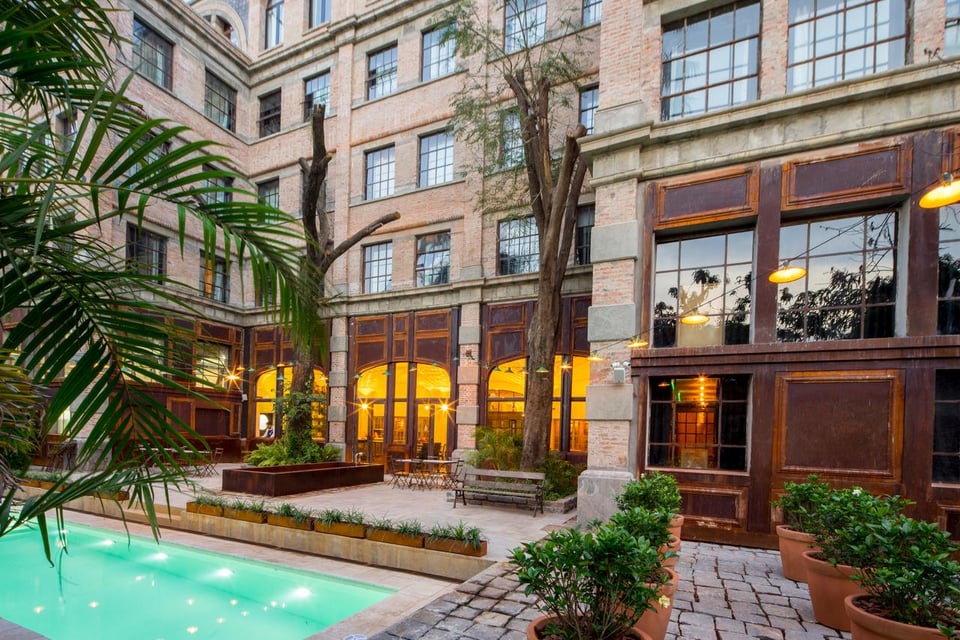 Factoria Hotel, the pool