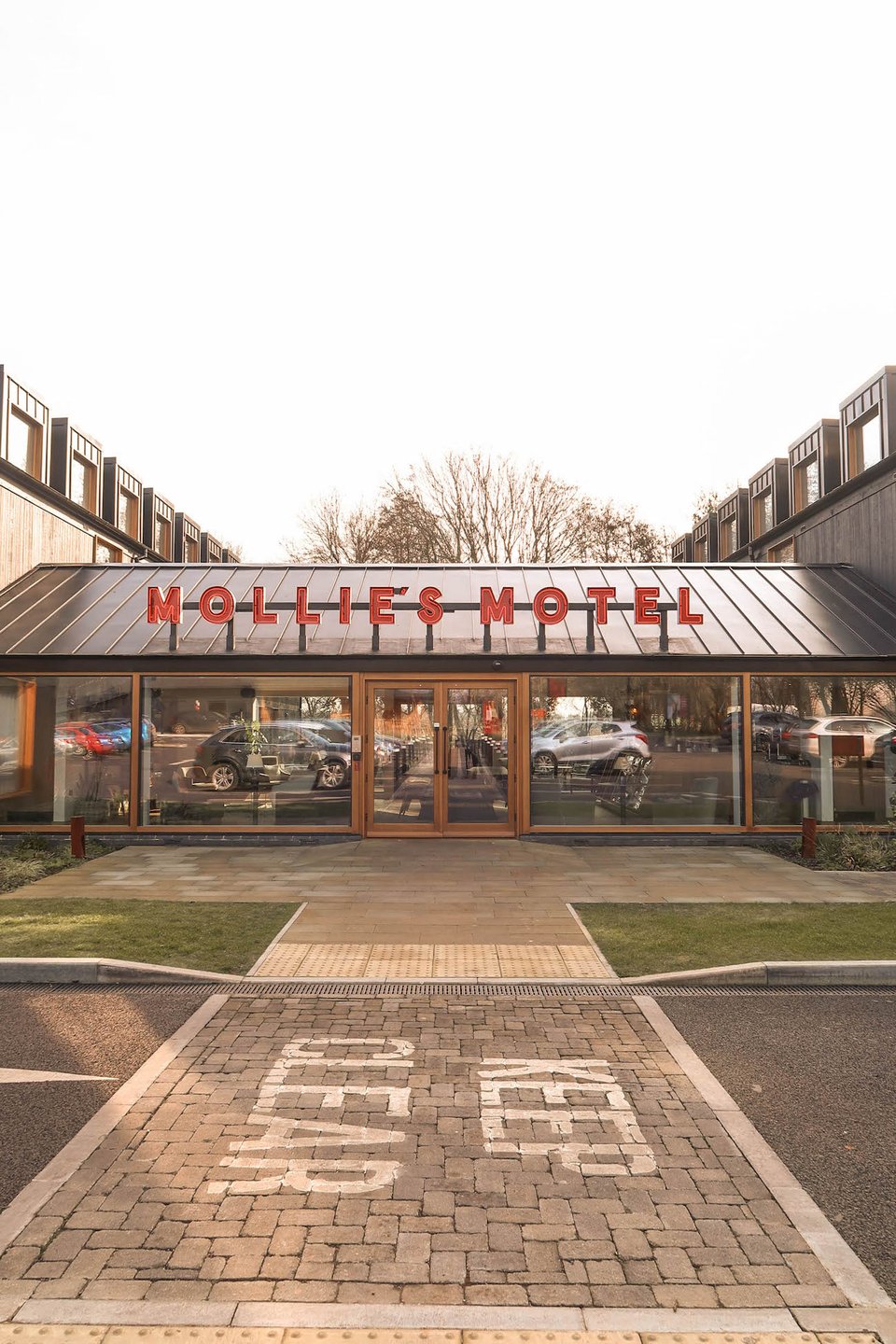 Mollie's Motel, Oxford, how it began