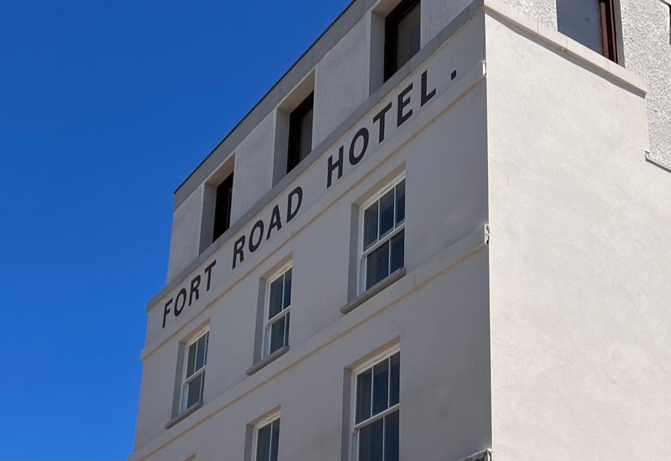 Fort Road Hotel, how it began