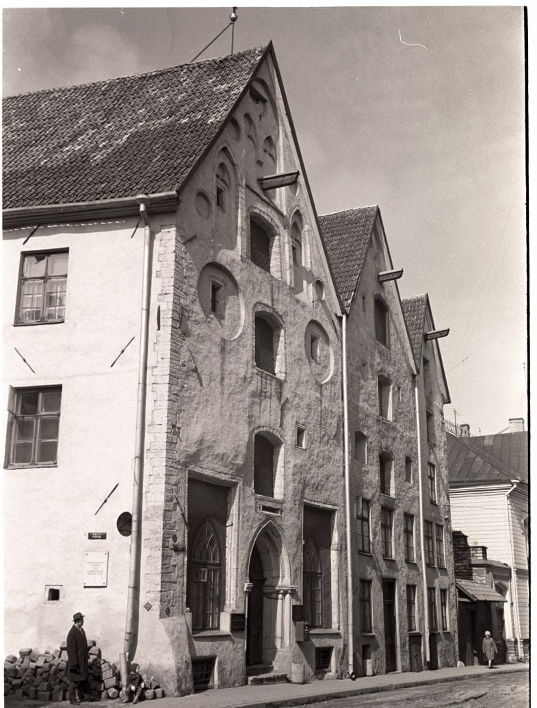 The Three Sisters Hotel, how it began