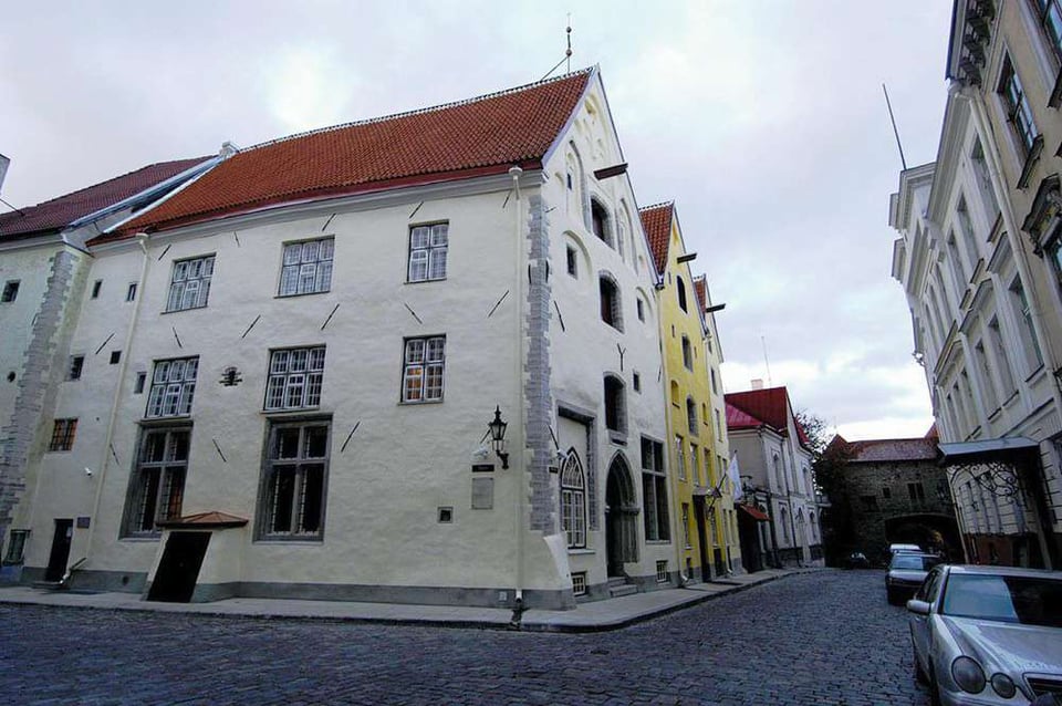 The Three Sisters Hotel, how it began