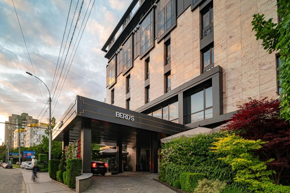 Berd's Hotel, how it began