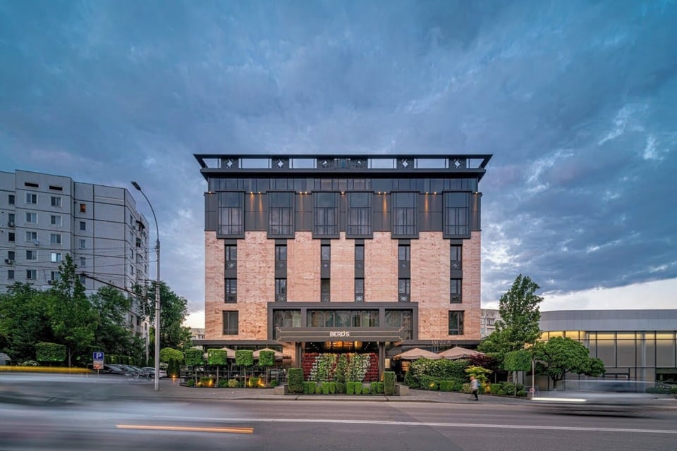 Berd's Hotel, how it began