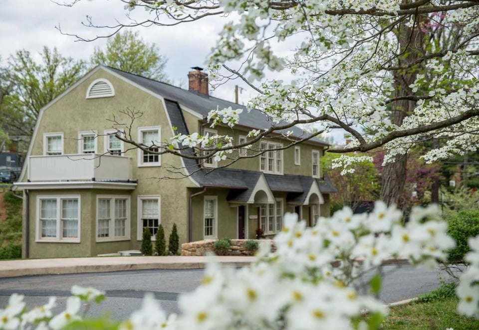 Oakhurst Inn Charlottesville, how it began