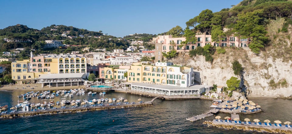 Albergo Della Regina Isabella, how it began