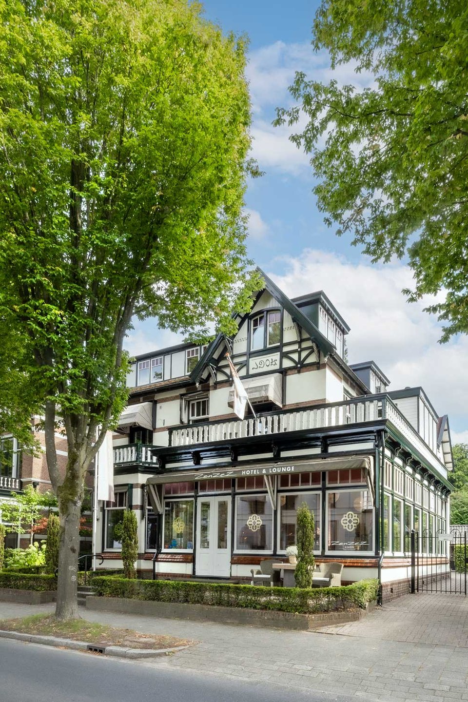 Zenzez Hotel & Lounge, how it began