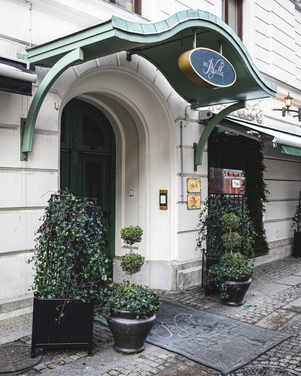 Hotel Pigalle, how it began