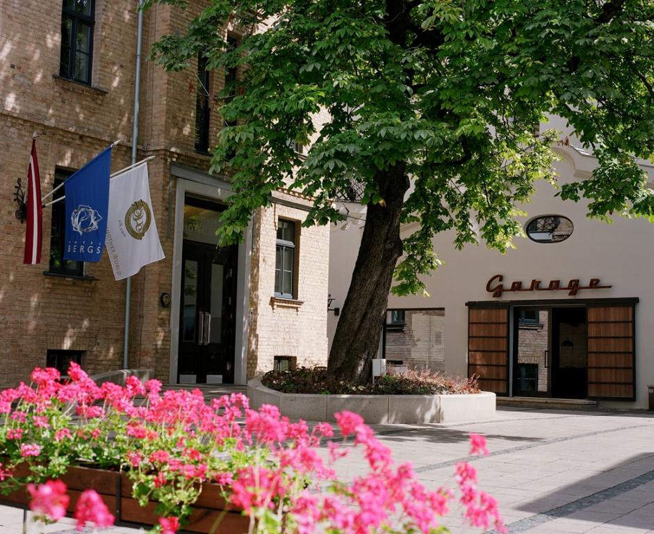 Hotel Bergs Suites, how it began